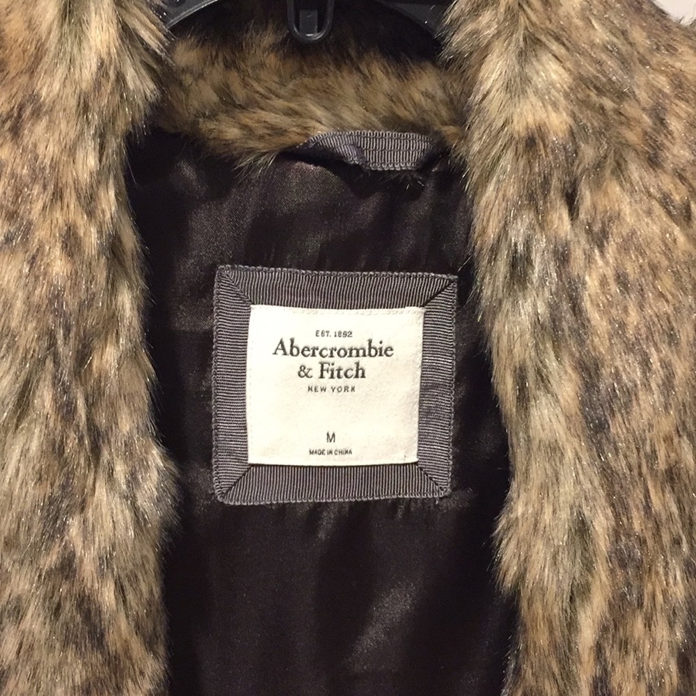 A&F Faux Fur Vest - Picture 3 of 4